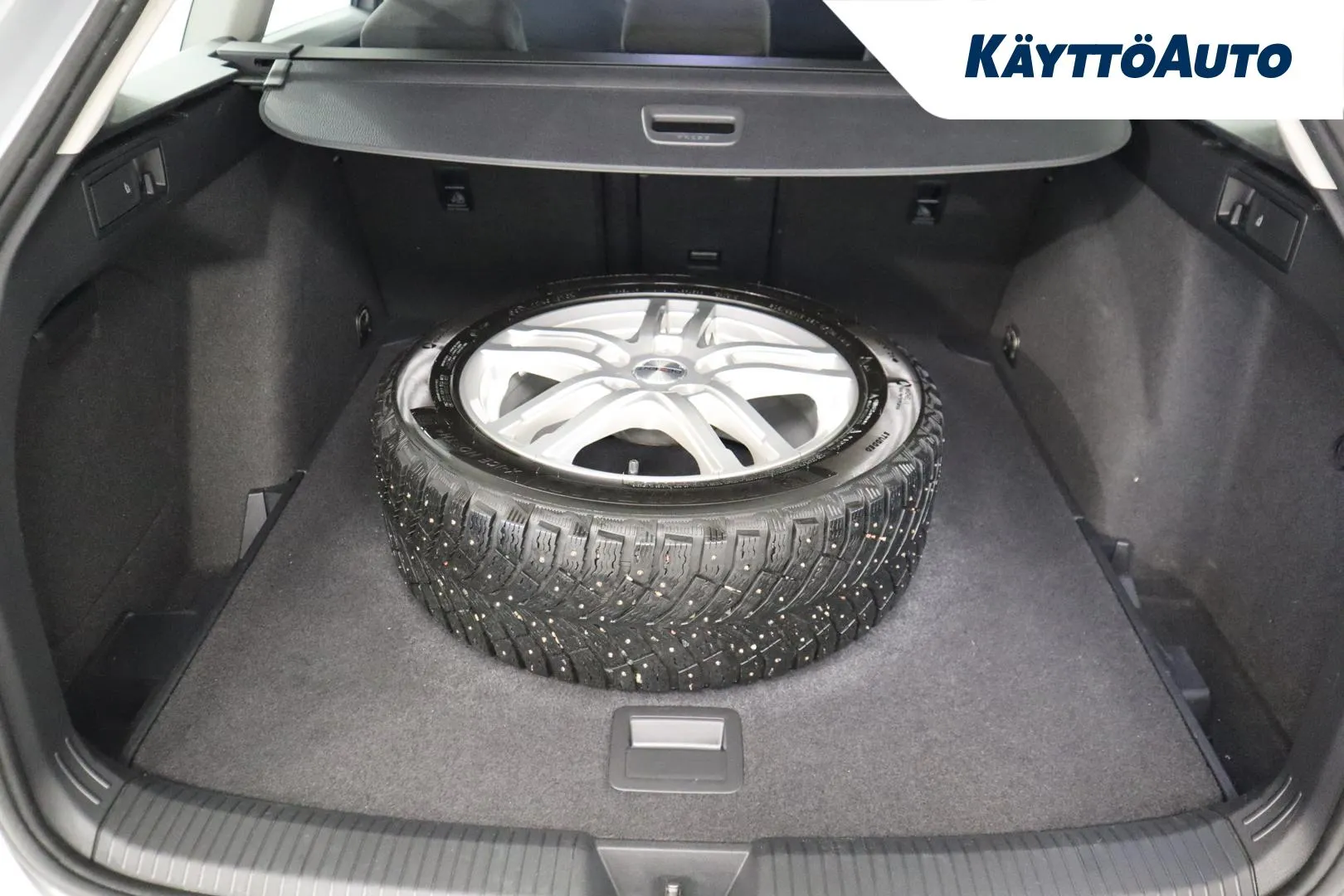 VOLKSWAGEN Golf XPL-882 carousel image