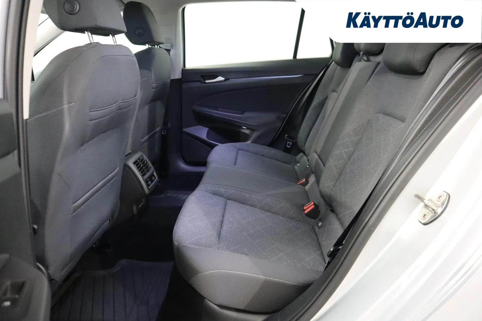 VOLKSWAGEN Golf XPL-882 carousel image