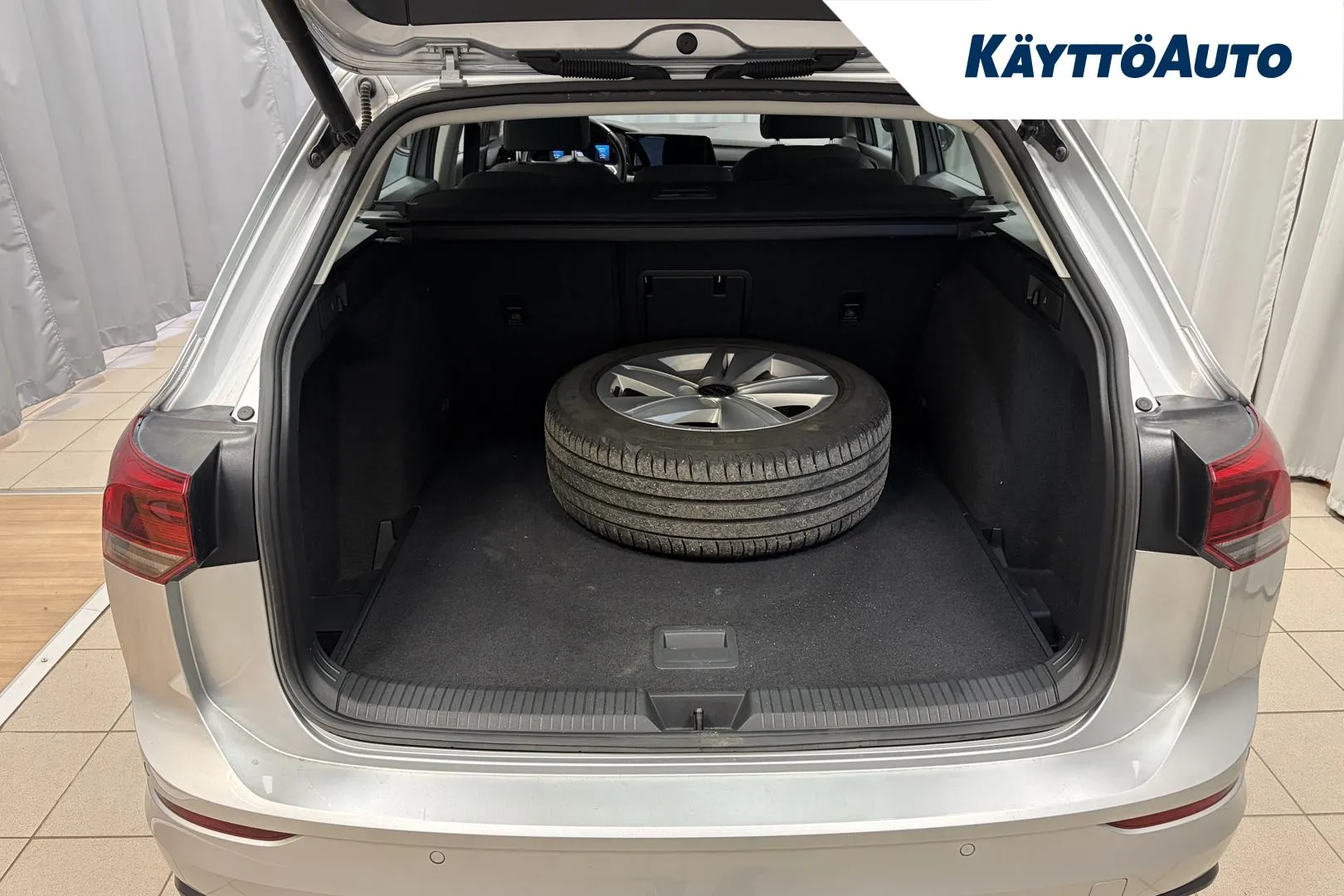 VOLKSWAGEN Golf XPL-882 carousel image