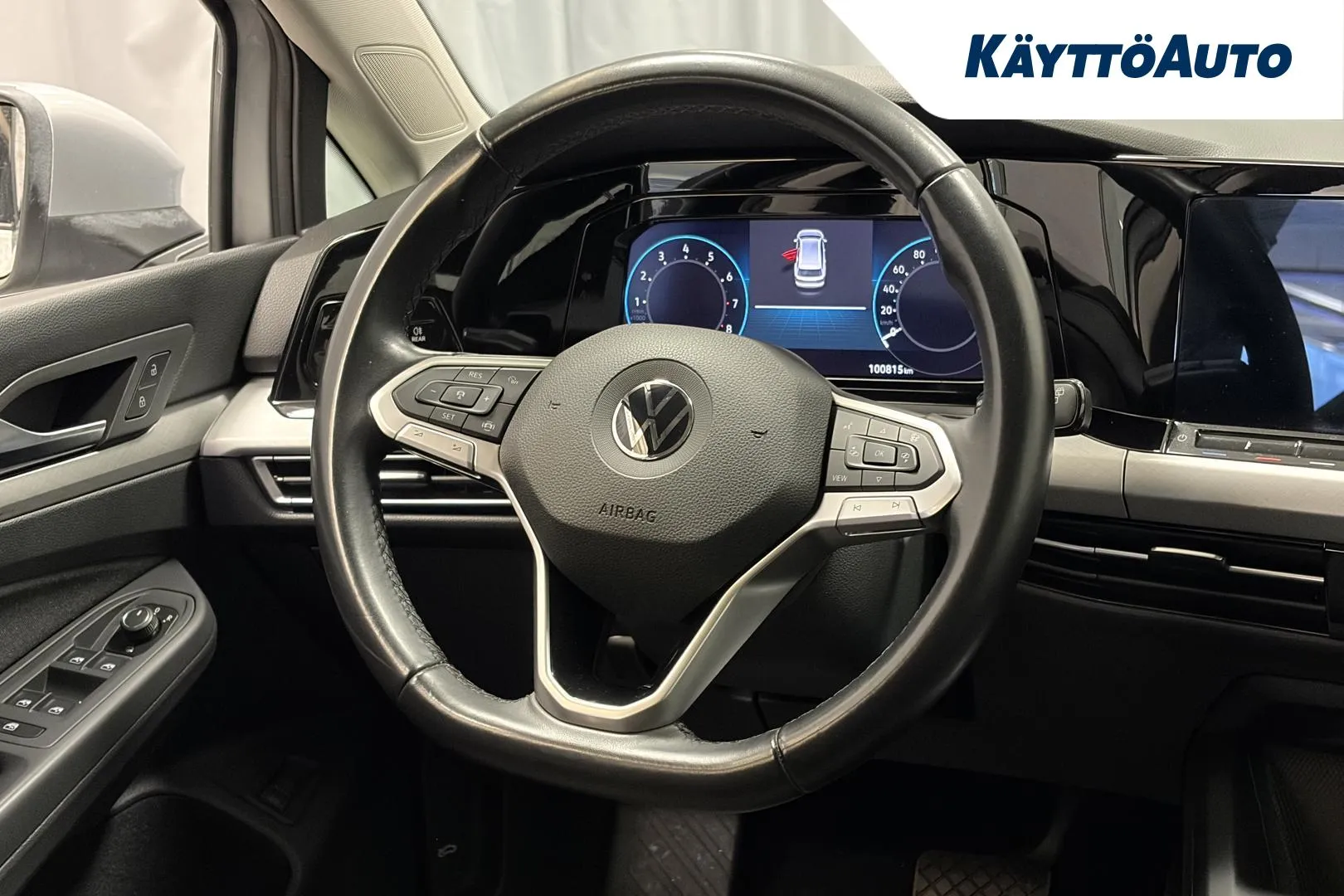 VOLKSWAGEN Golf XPL-882 carousel image