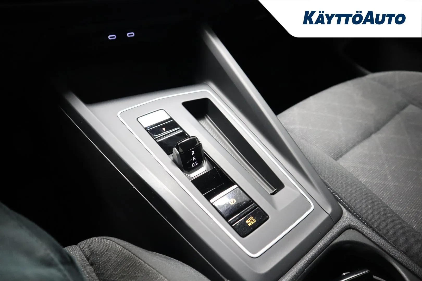 VOLKSWAGEN Golf XPL-882 carousel image