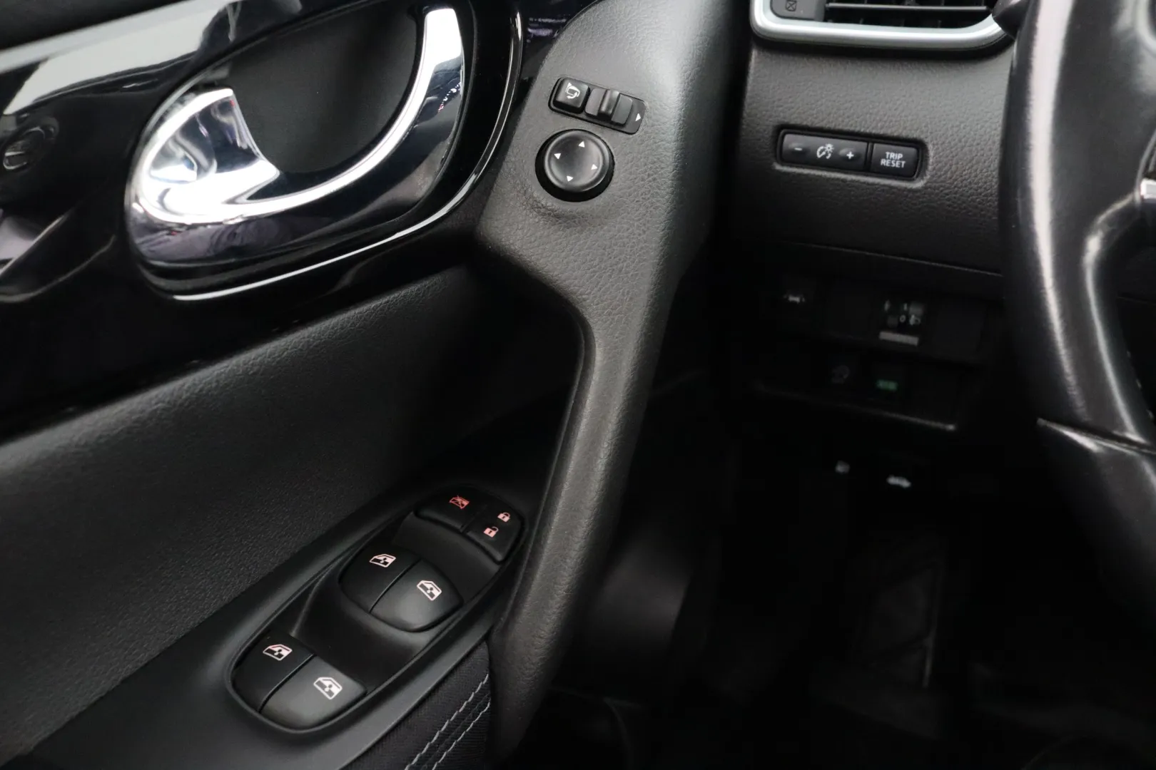 NISSAN Qashqai GTG-567 carousel image