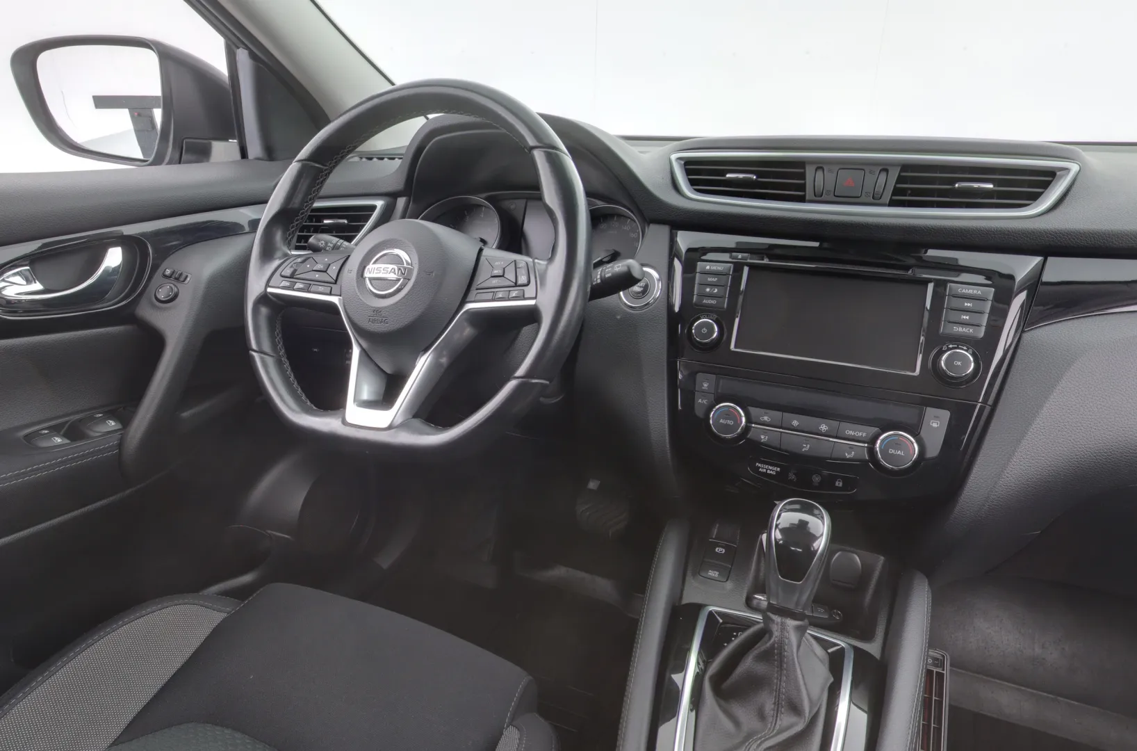 NISSAN Qashqai GTG-567 carousel image