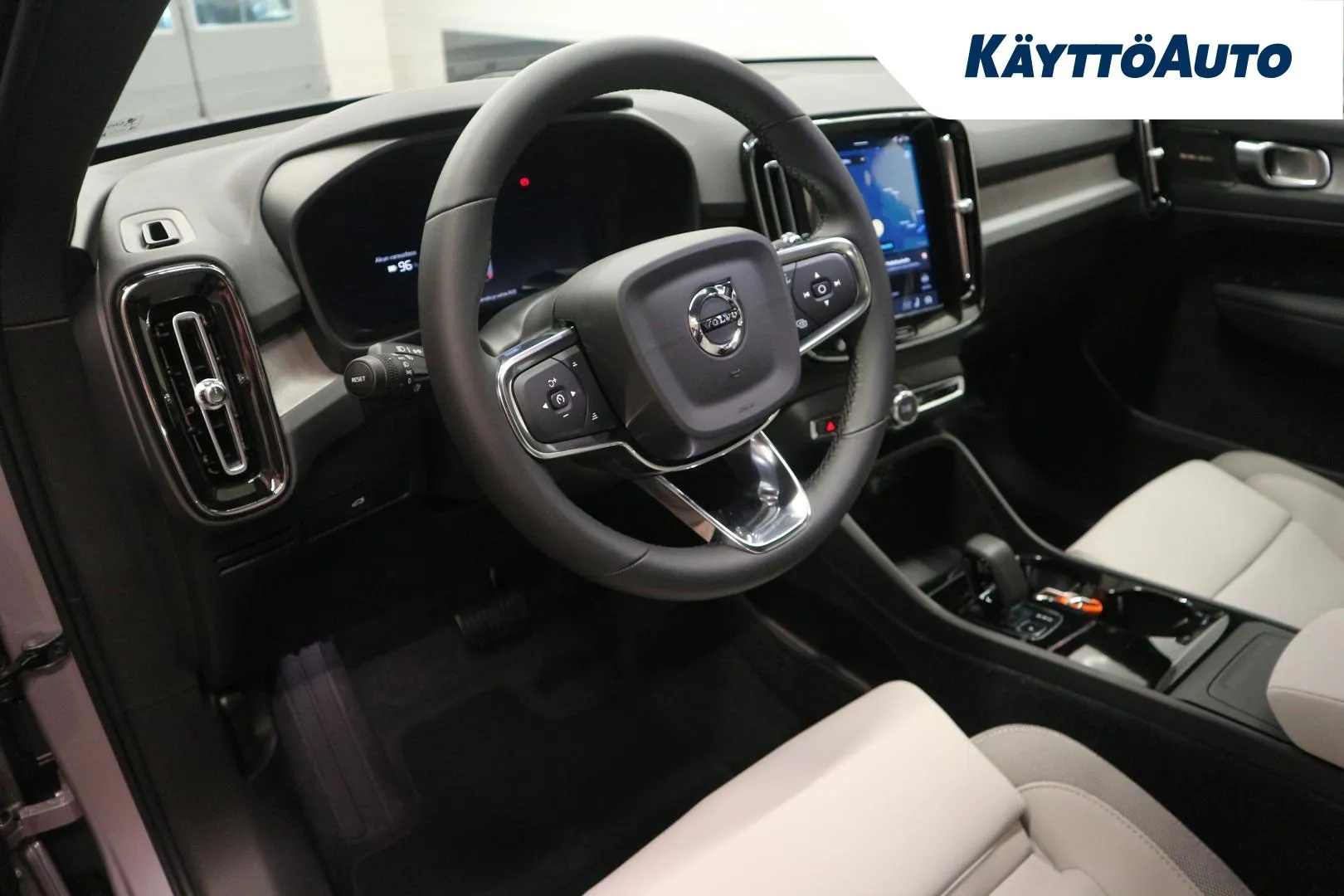 Volvo EX40 YYF-817 carousel image