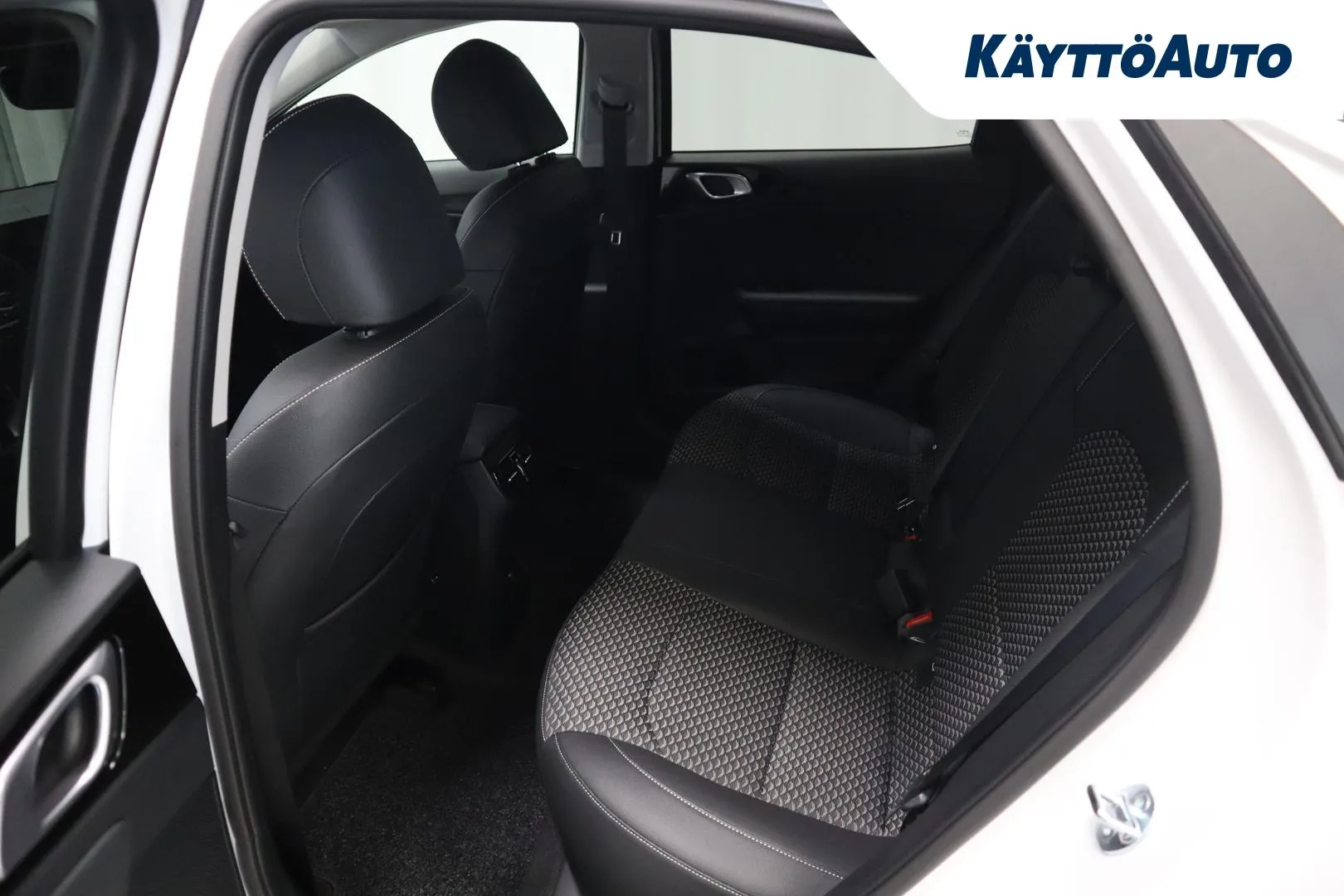 Kia XCeed YYE-790 carousel image