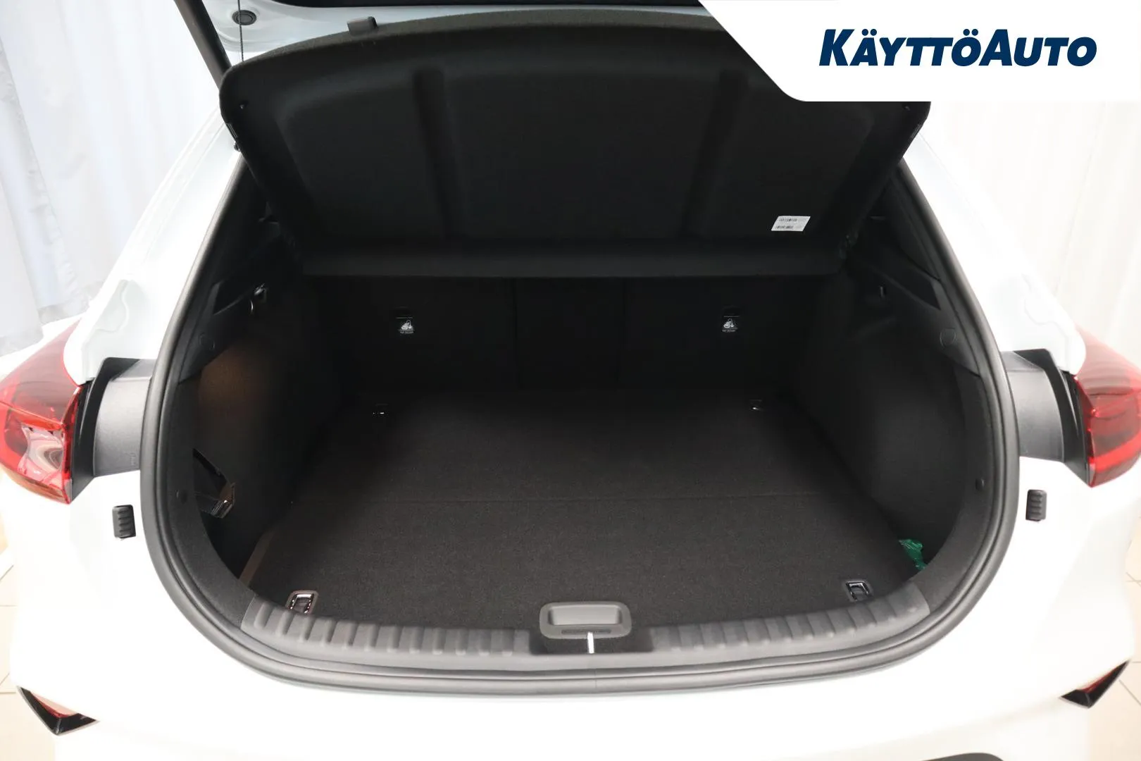 Kia XCeed YYE-790 carousel image