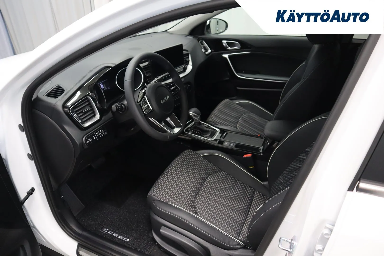 Kia XCeed YYE-790 carousel image