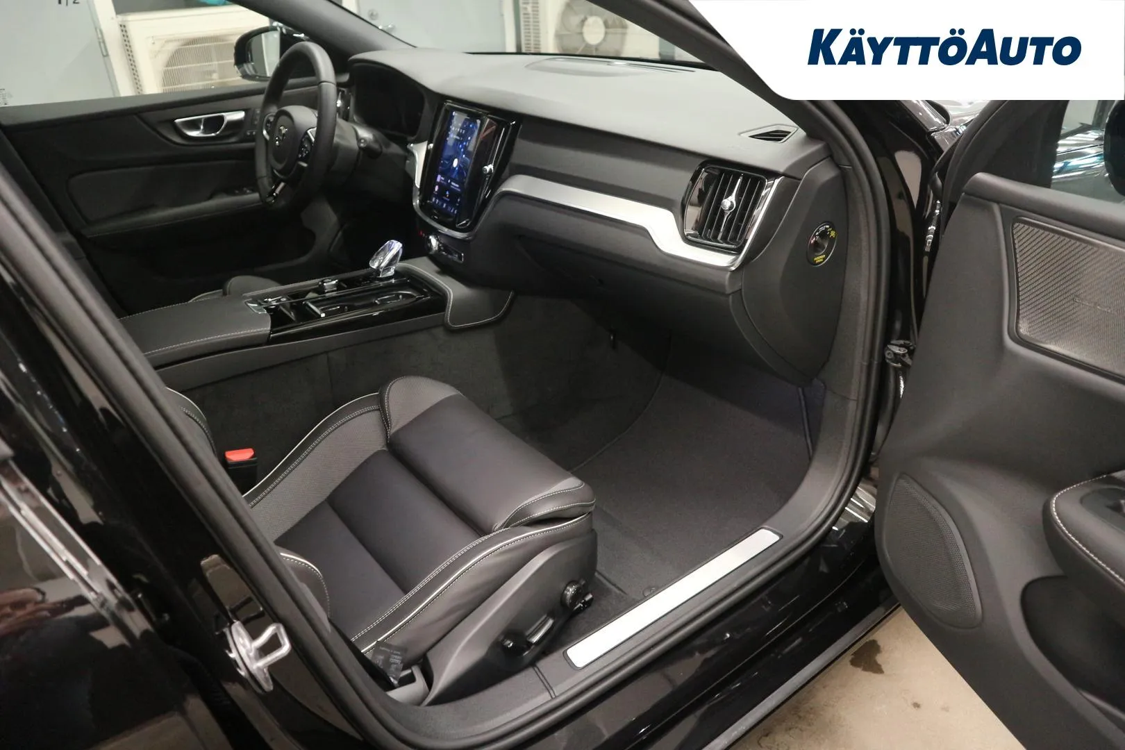 Volvo V60 CSG-730 carousel image