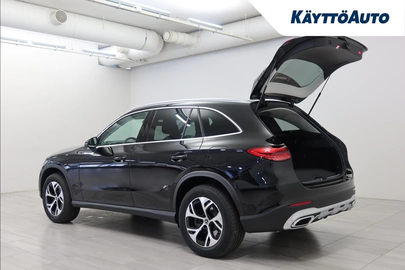 Mercedes-Benz GLC YYH-558 carousel image