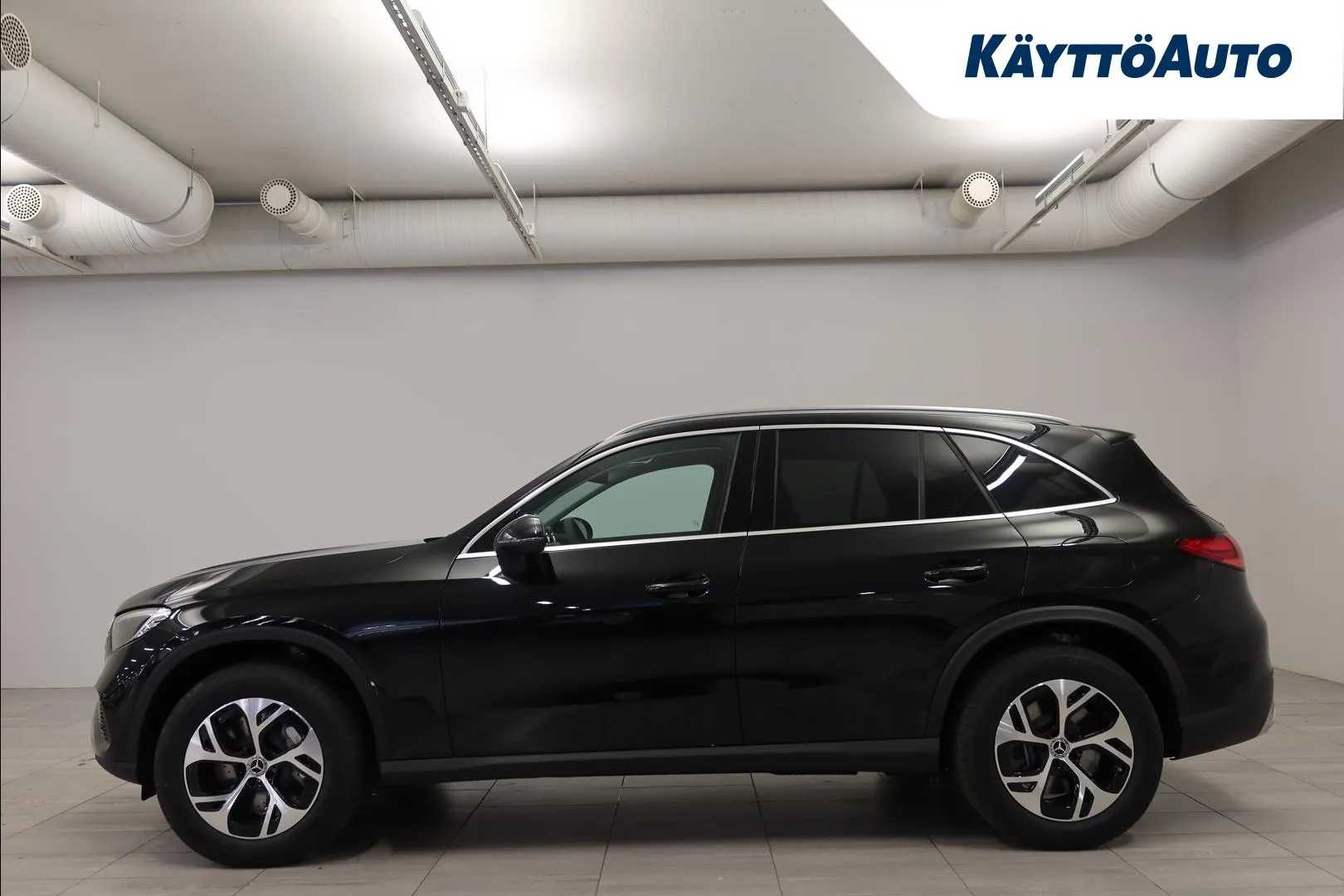 Mercedes-Benz GLC YYH-558 carousel image