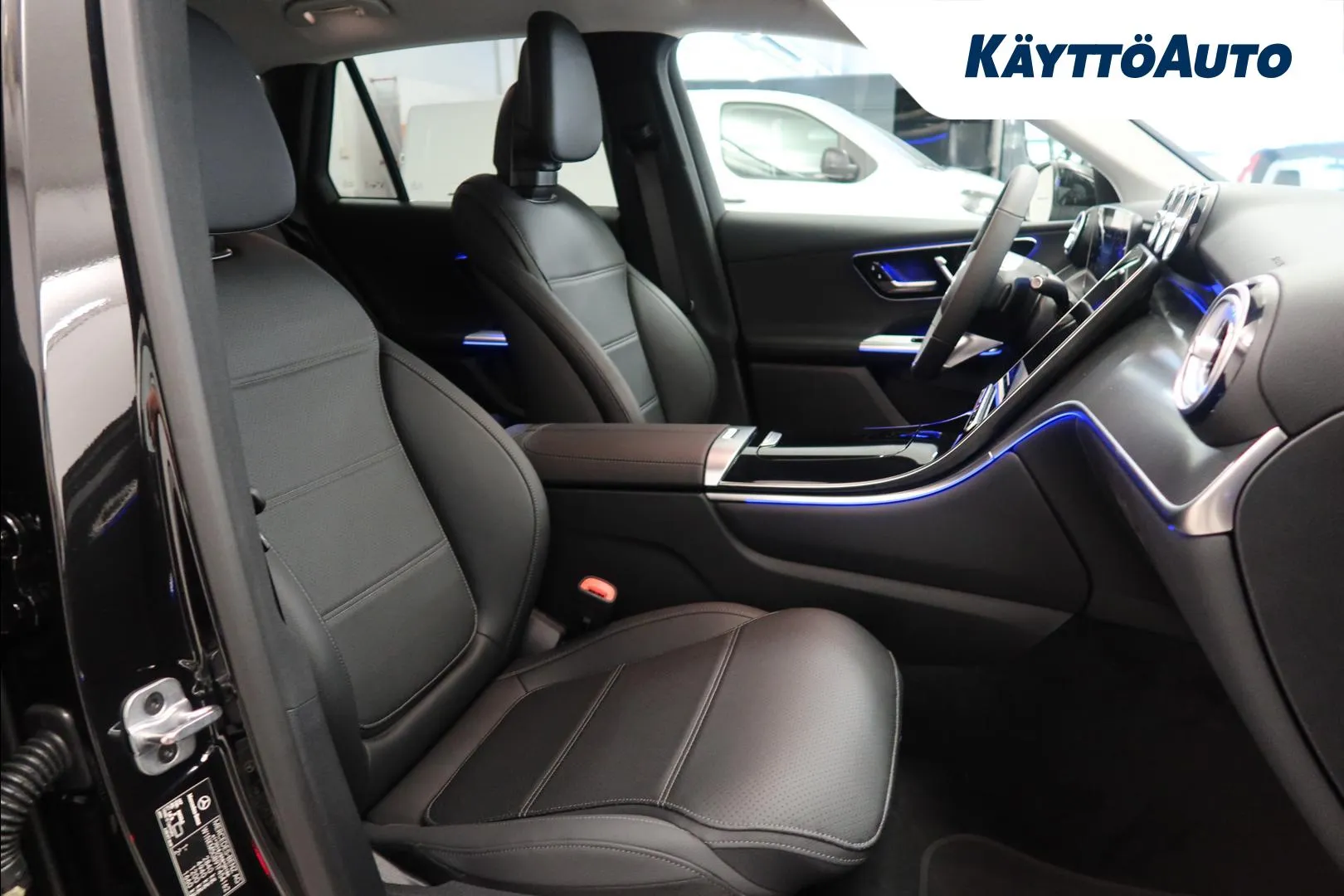 Mercedes-Benz GLC YYH-558 carousel image