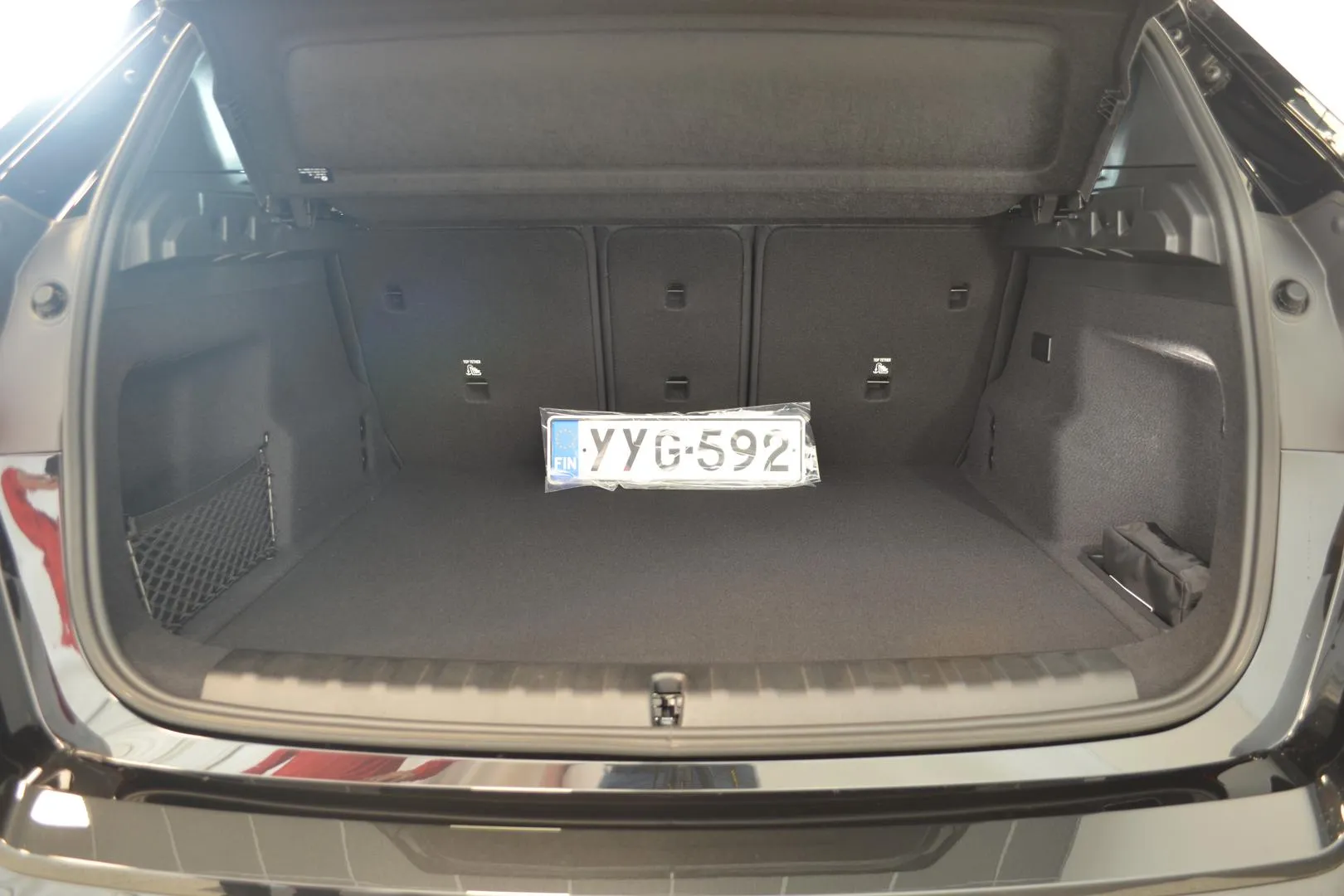 BMW iX1 YYG-592 carousel image