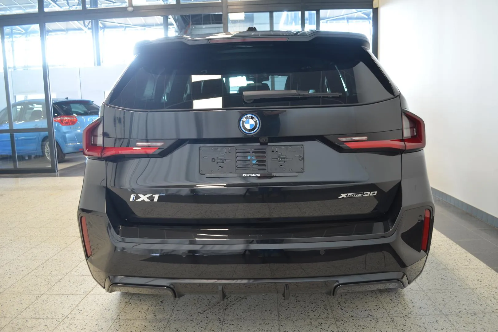 BMW iX1 YYG-592 carousel image