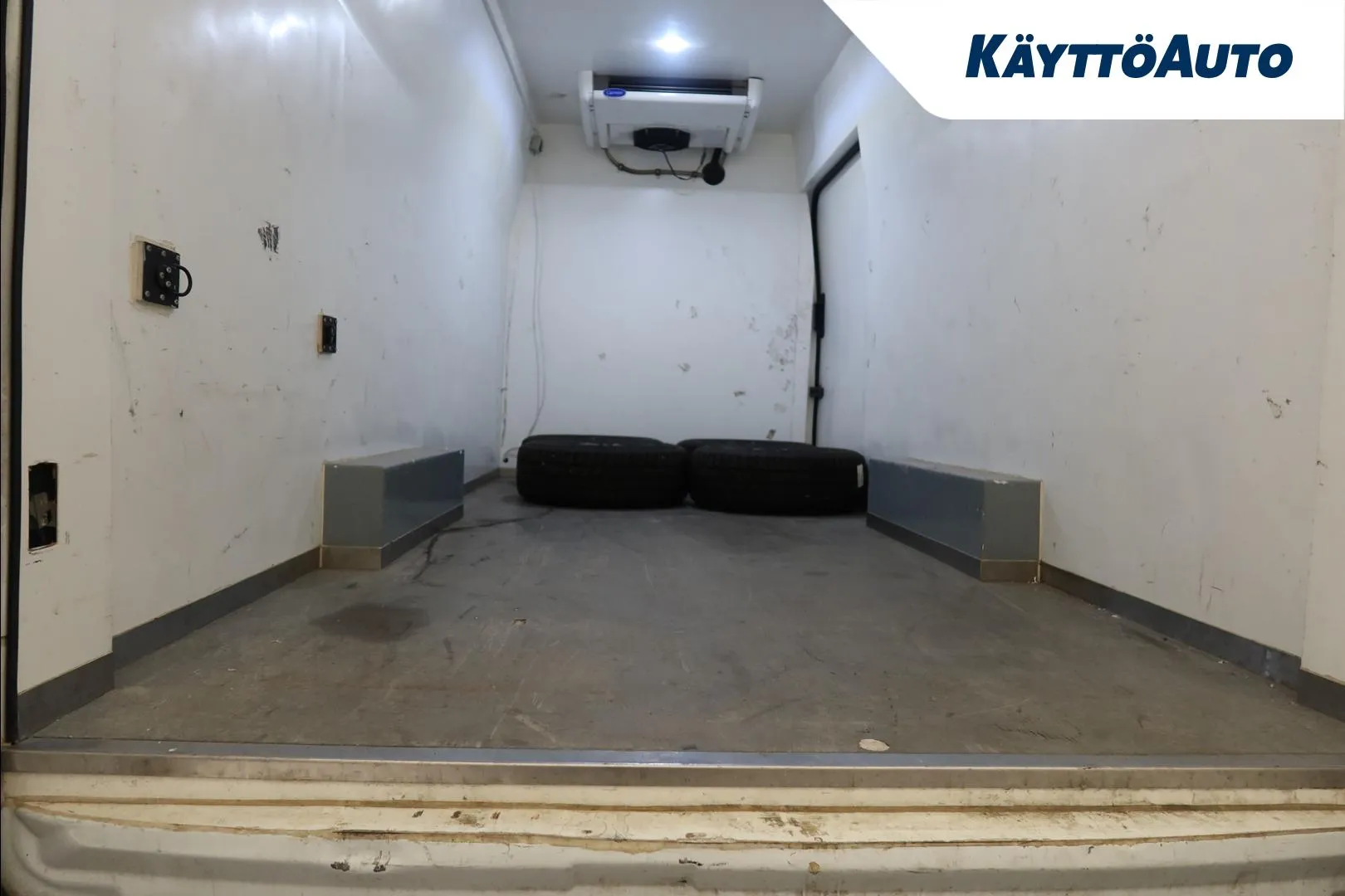 FORD Transit KUJ-458 carousel image