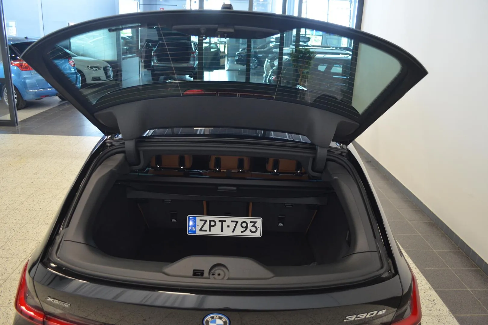 BMW 330 ZPT-793 carousel image