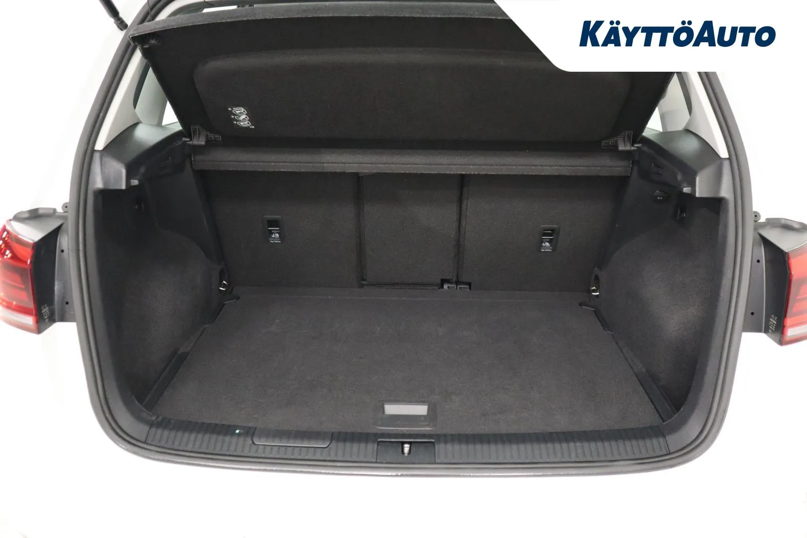 VOLKSWAGEN Golf Sportsvan OXE-302 carousel image
