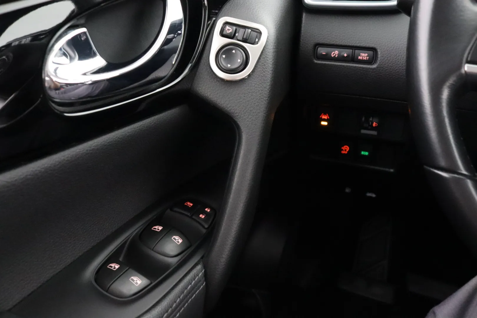NISSAN Qashqai CNY-506 carousel image