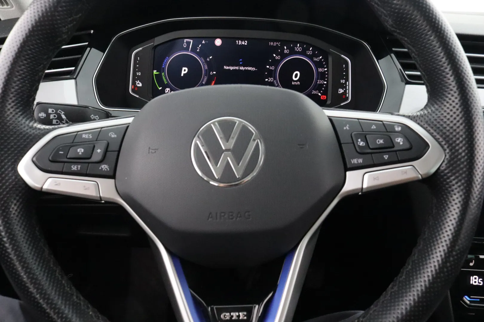 Volkswagen Passat ETN-729 carousel image