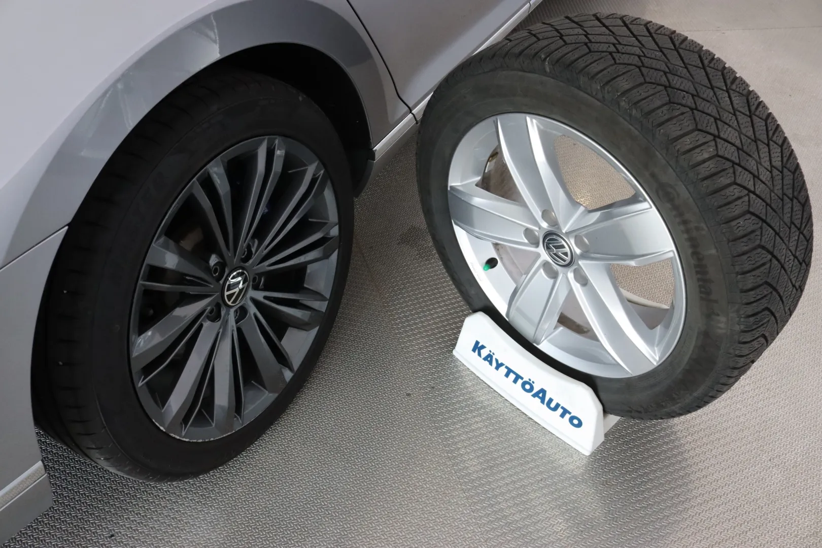 Volkswagen Passat ETN-729 carousel image
