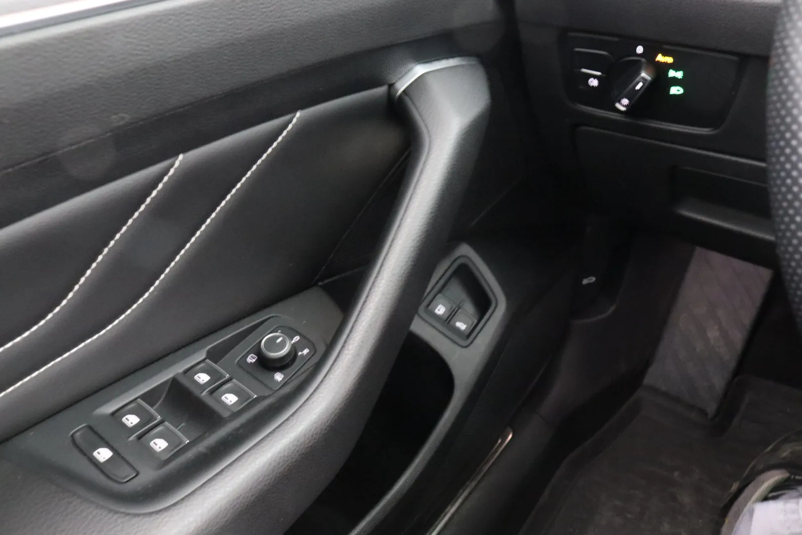 Volkswagen Passat ETN-729 carousel image