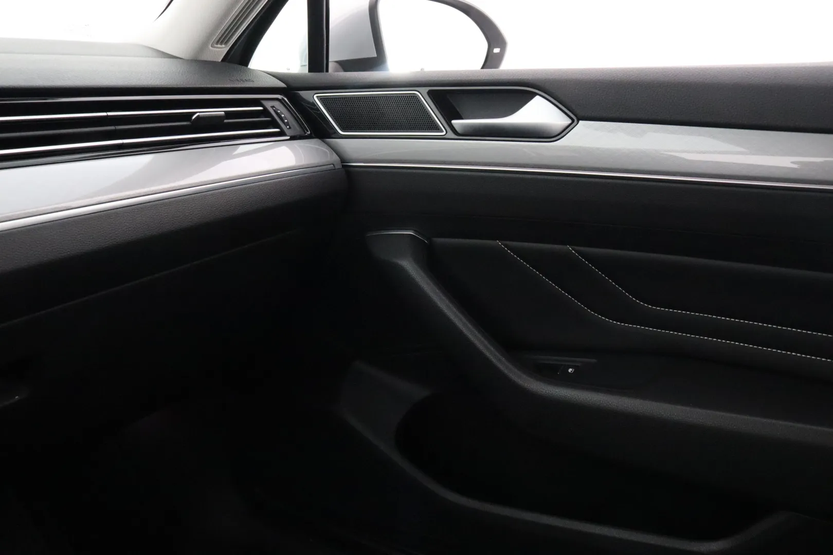 Volkswagen Passat ETN-729 carousel image