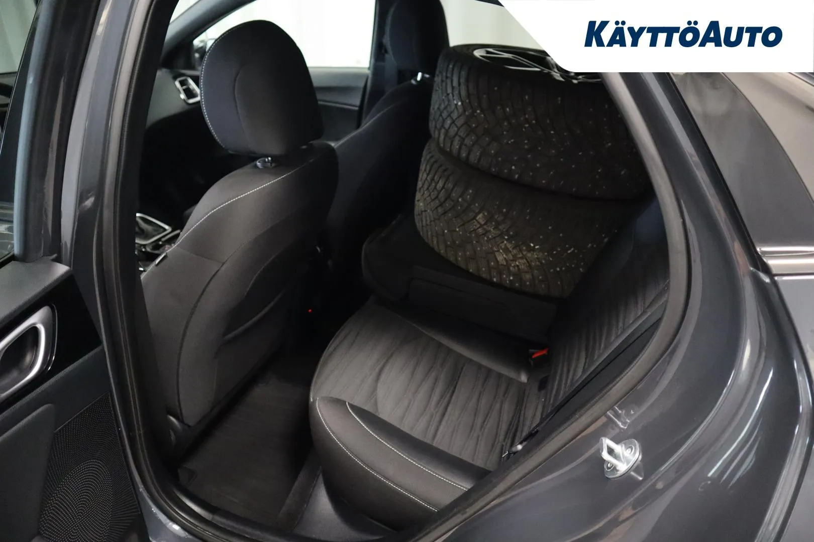 KIA XCeed EUN-189 carousel image
