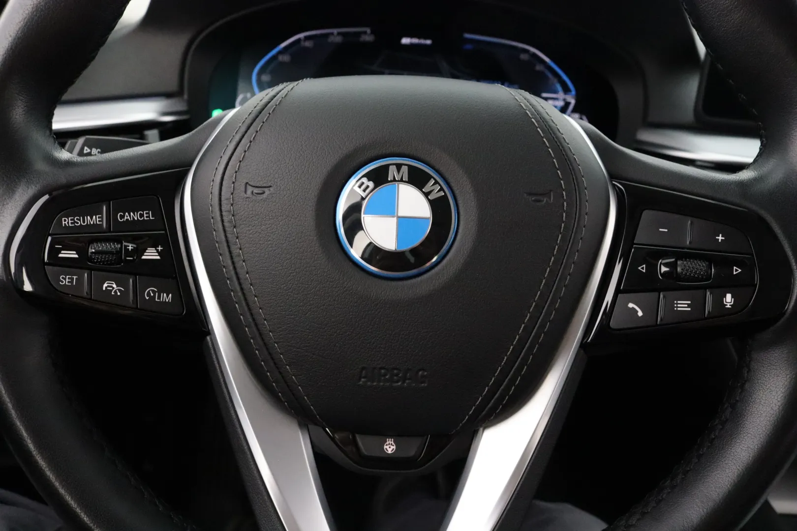 BMW 530 ZOP-572 carousel image