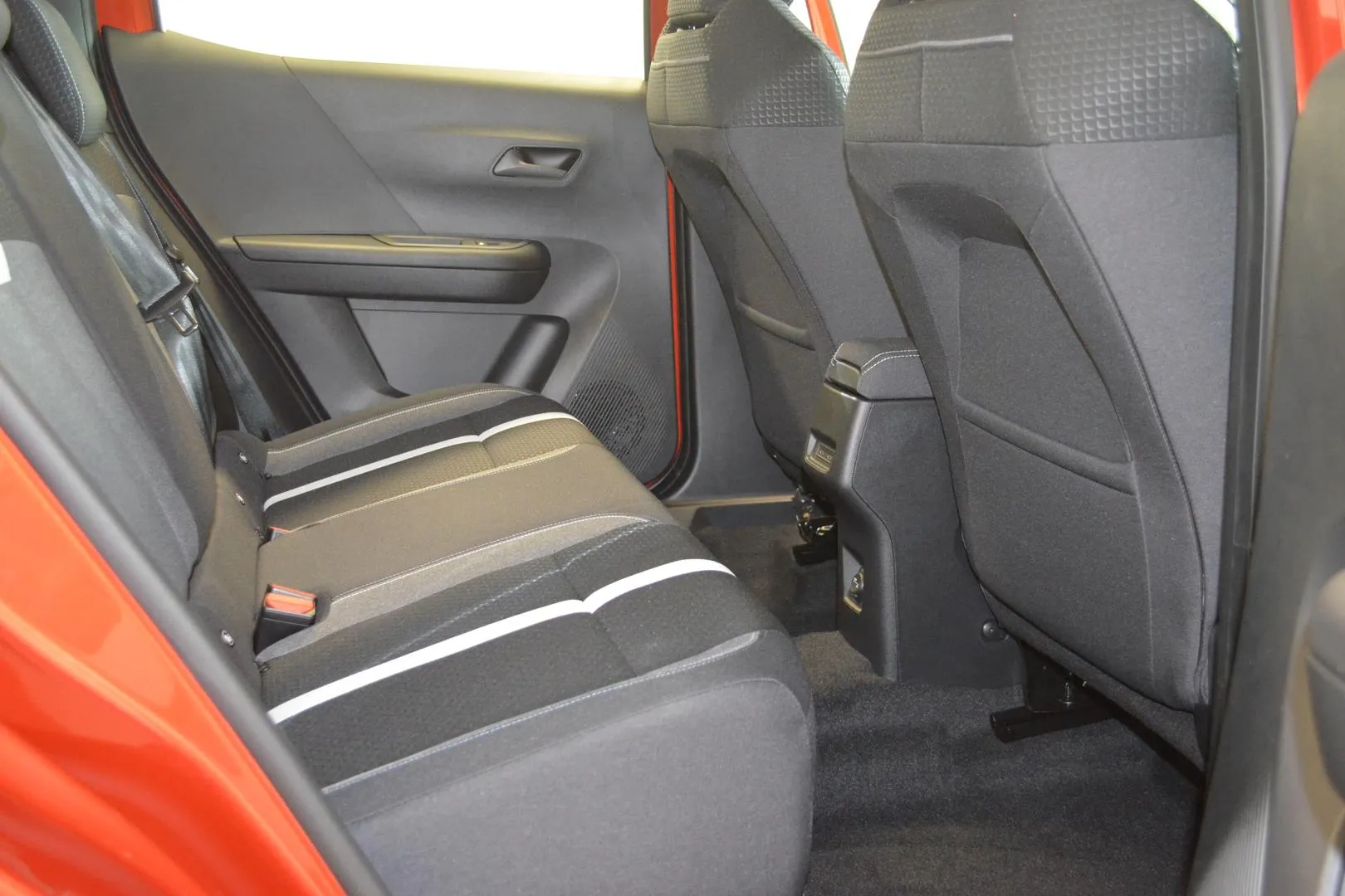 Opel Frontera ZNX-116 carousel image