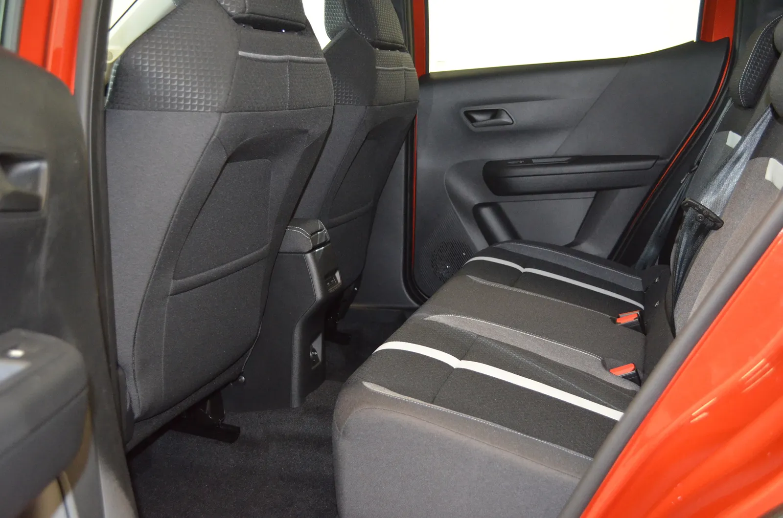 Opel Frontera ZNX-116 carousel image