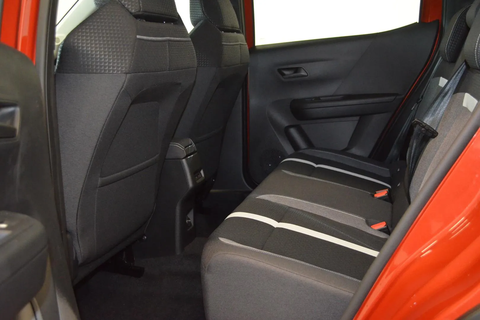 Opel Frontera ZNX-116 carousel image