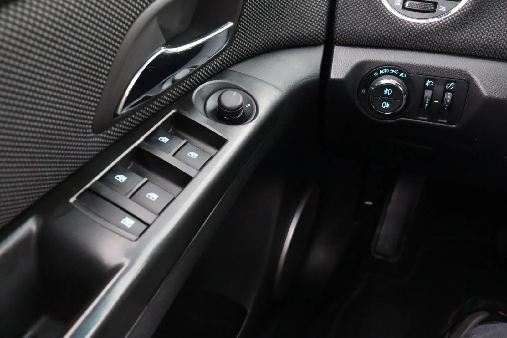 Chevrolet Cruze VVZ-478 carousel image