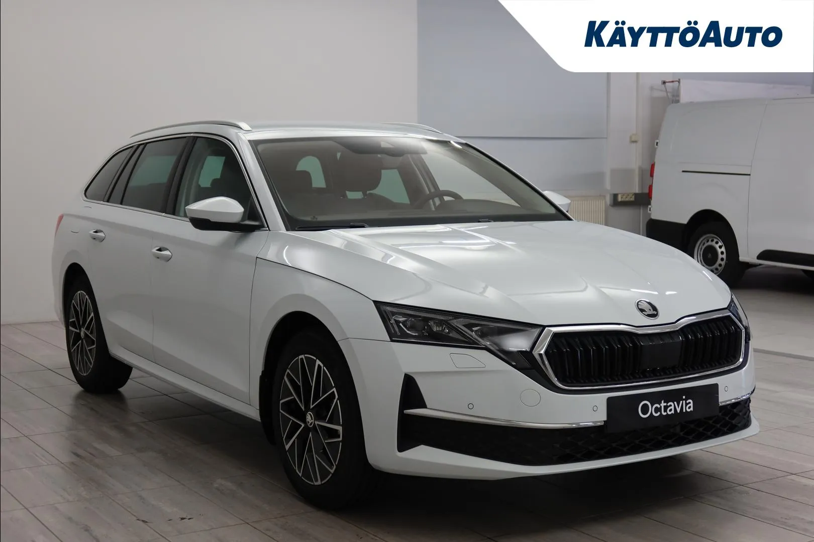 Skoda Octavia JNP-132 carousel image