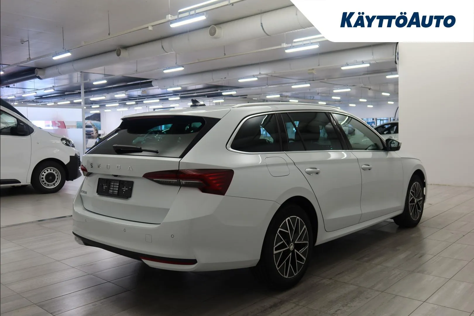 Skoda Octavia JNP-132 carousel image