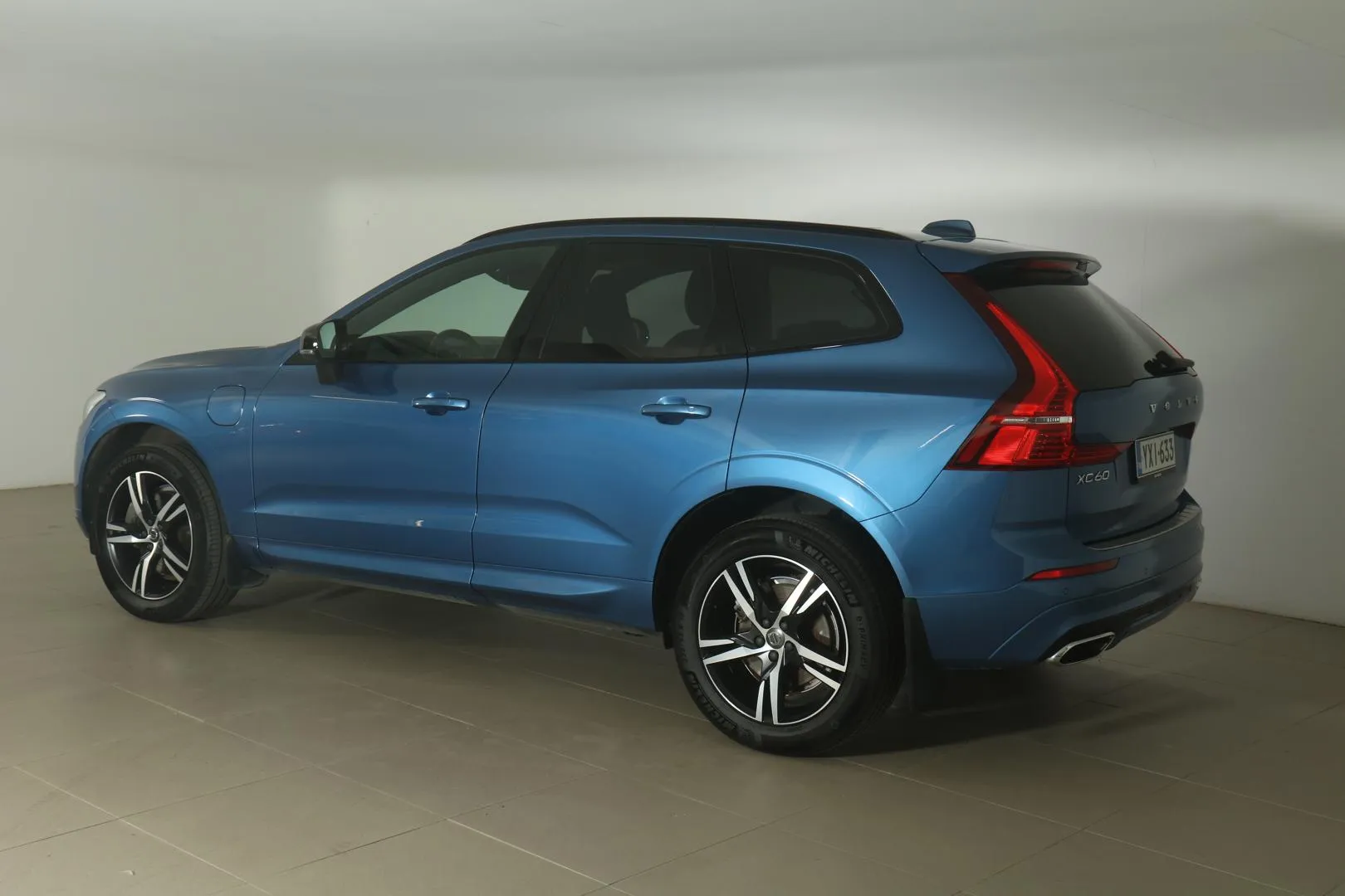 VOLVO XC60 YXI-633 carousel image