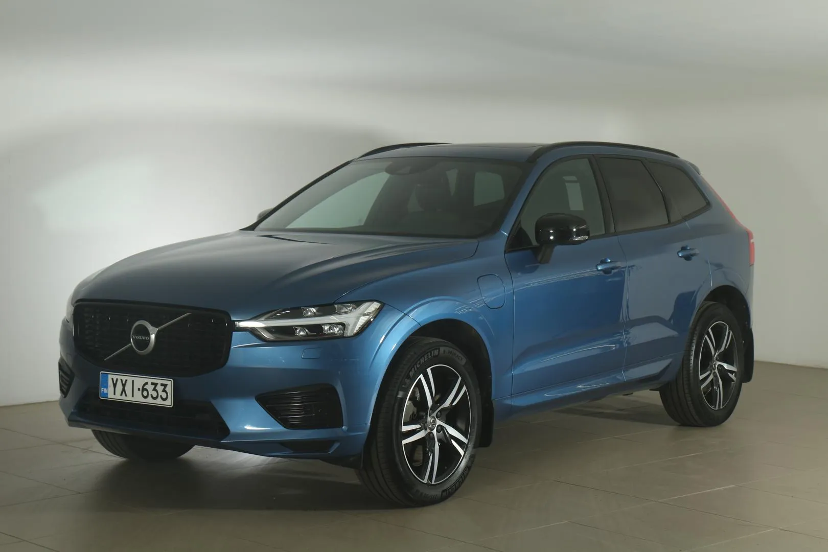 VOLVO XC60 YXI-633 carousel image
