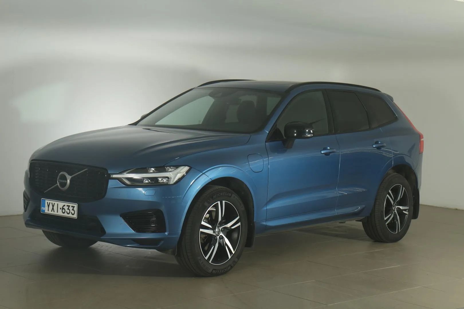 VOLVO XC60 YXI-633 carousel image