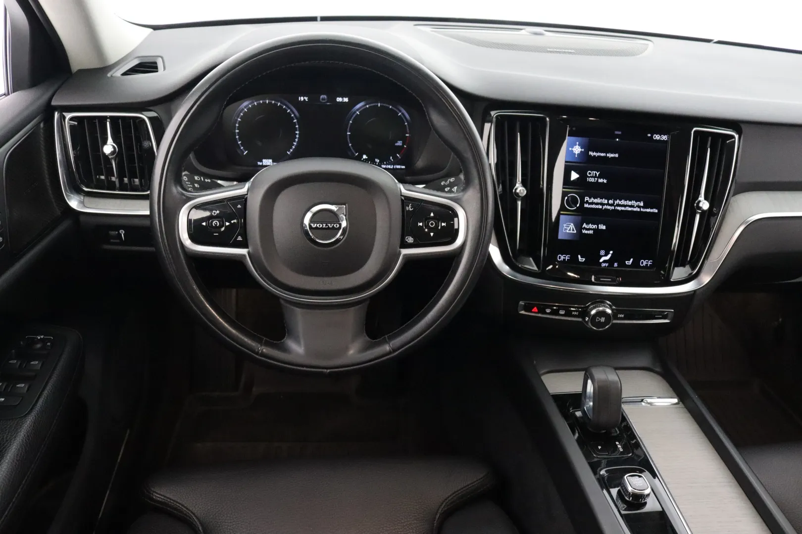 VOLVO V60 Cross Country SZF-719 carousel image