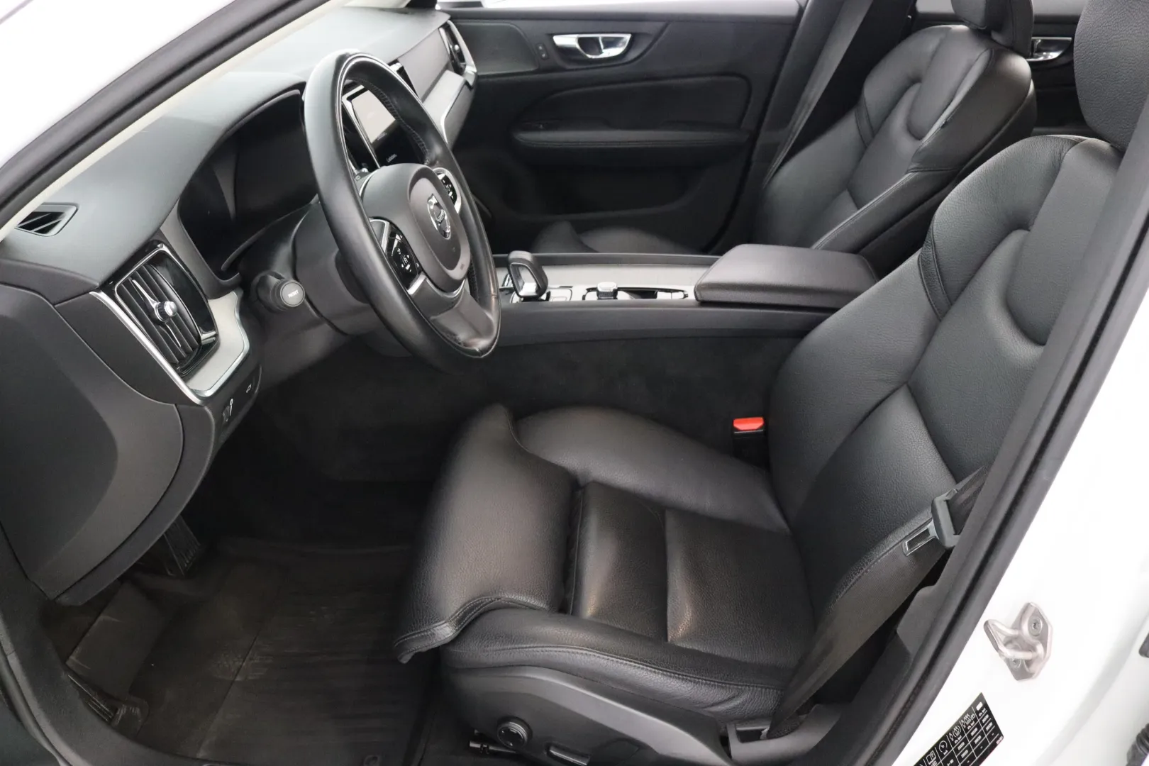 VOLVO V60 Cross Country SZF-719 carousel image