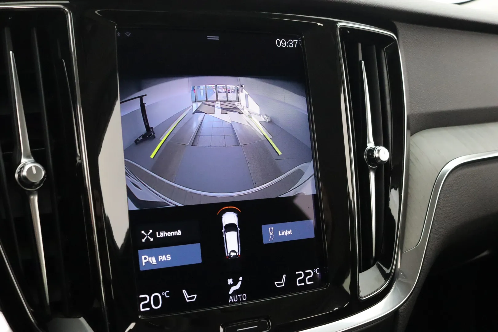 VOLVO V60 Cross Country SZF-719 carousel image