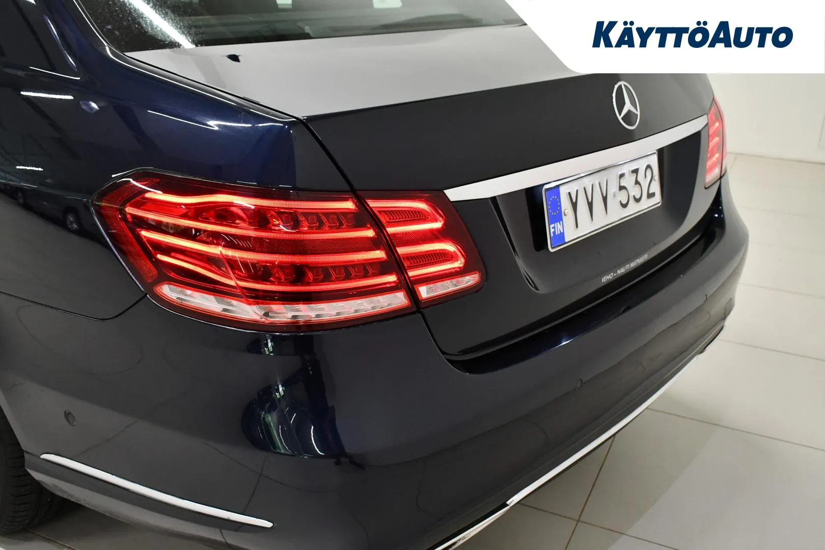 MERCEDES-BENZ E YVV-532 carousel image
