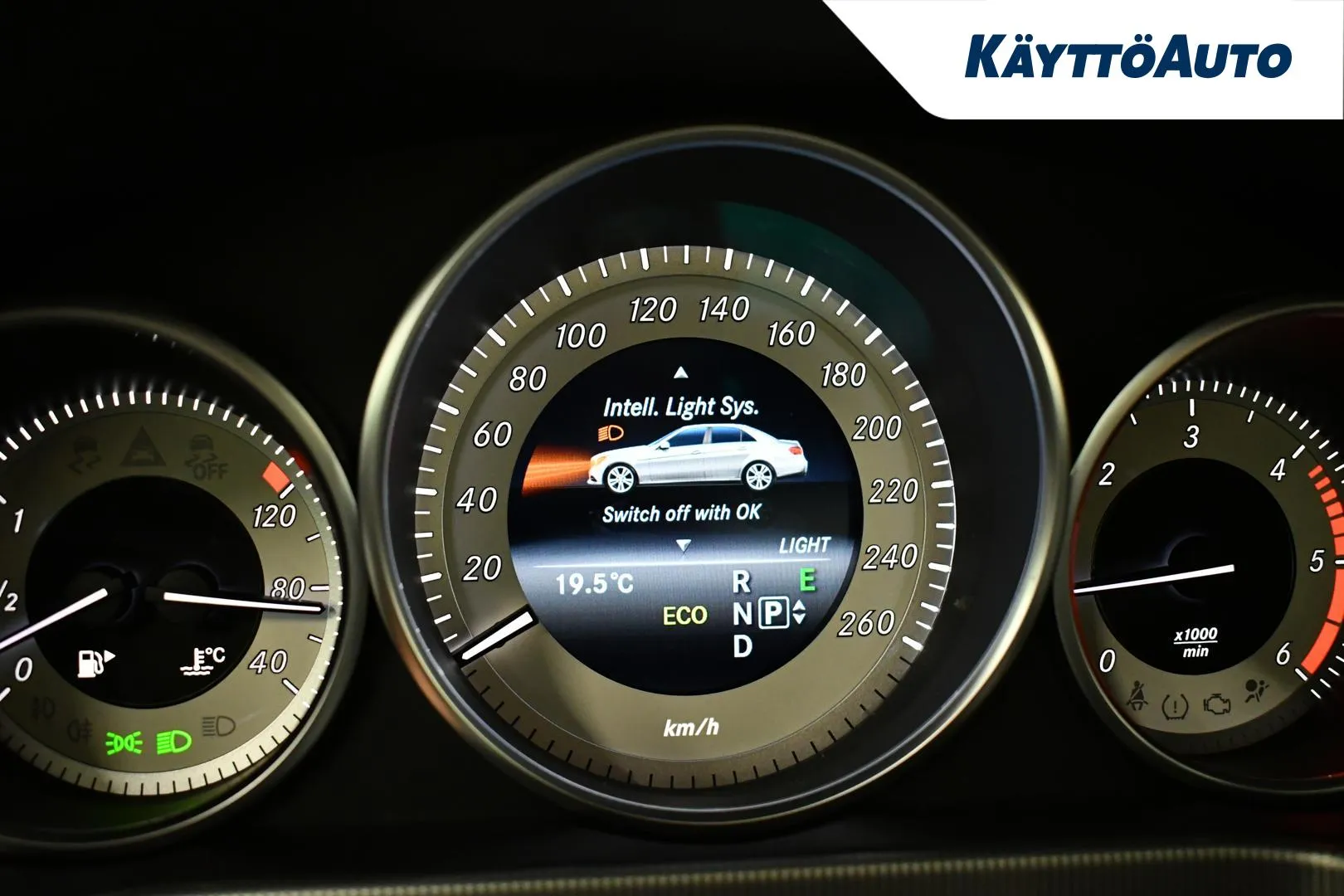 MERCEDES-BENZ E YVV-532 carousel image