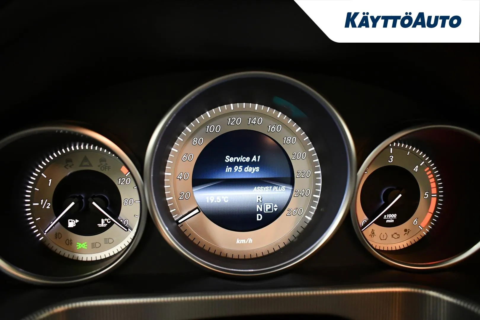 MERCEDES-BENZ E YVV-532 carousel image
