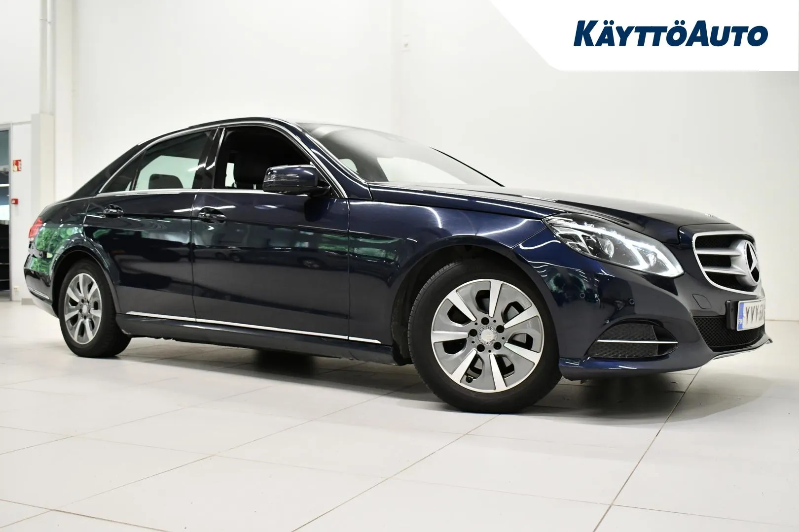 MERCEDES-BENZ E YVV-532 carousel image