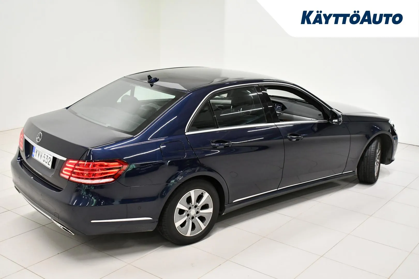 MERCEDES-BENZ E YVV-532 carousel image