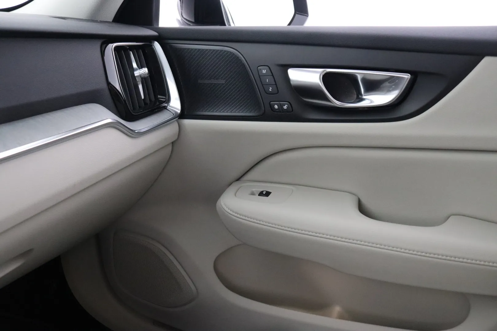 Volvo V60 ISL-791 carousel image