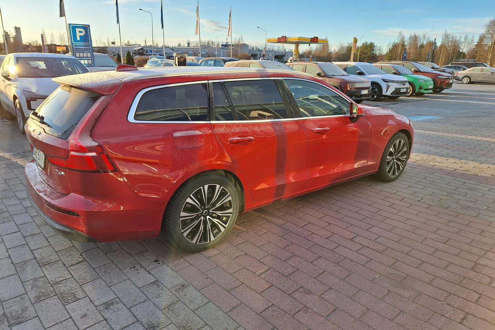 VOLVO V60 GRE-511 carousel image
