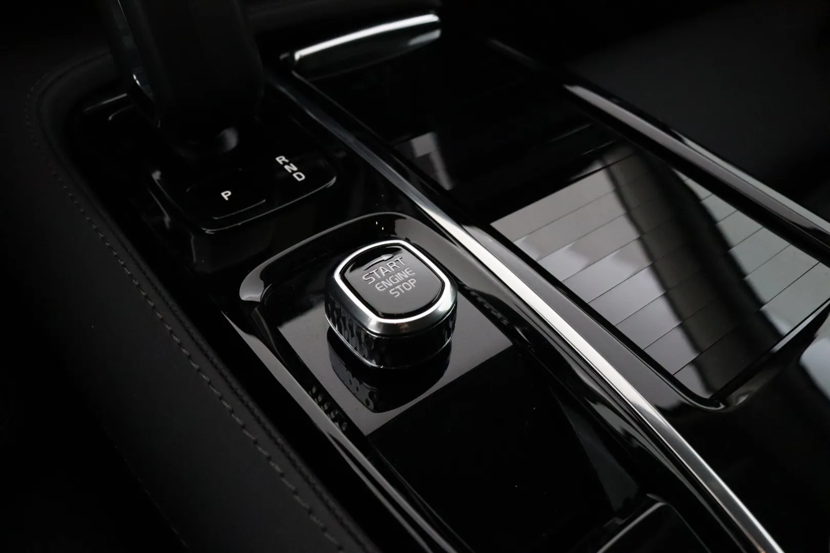 VOLVO V60 GRE-511 carousel image