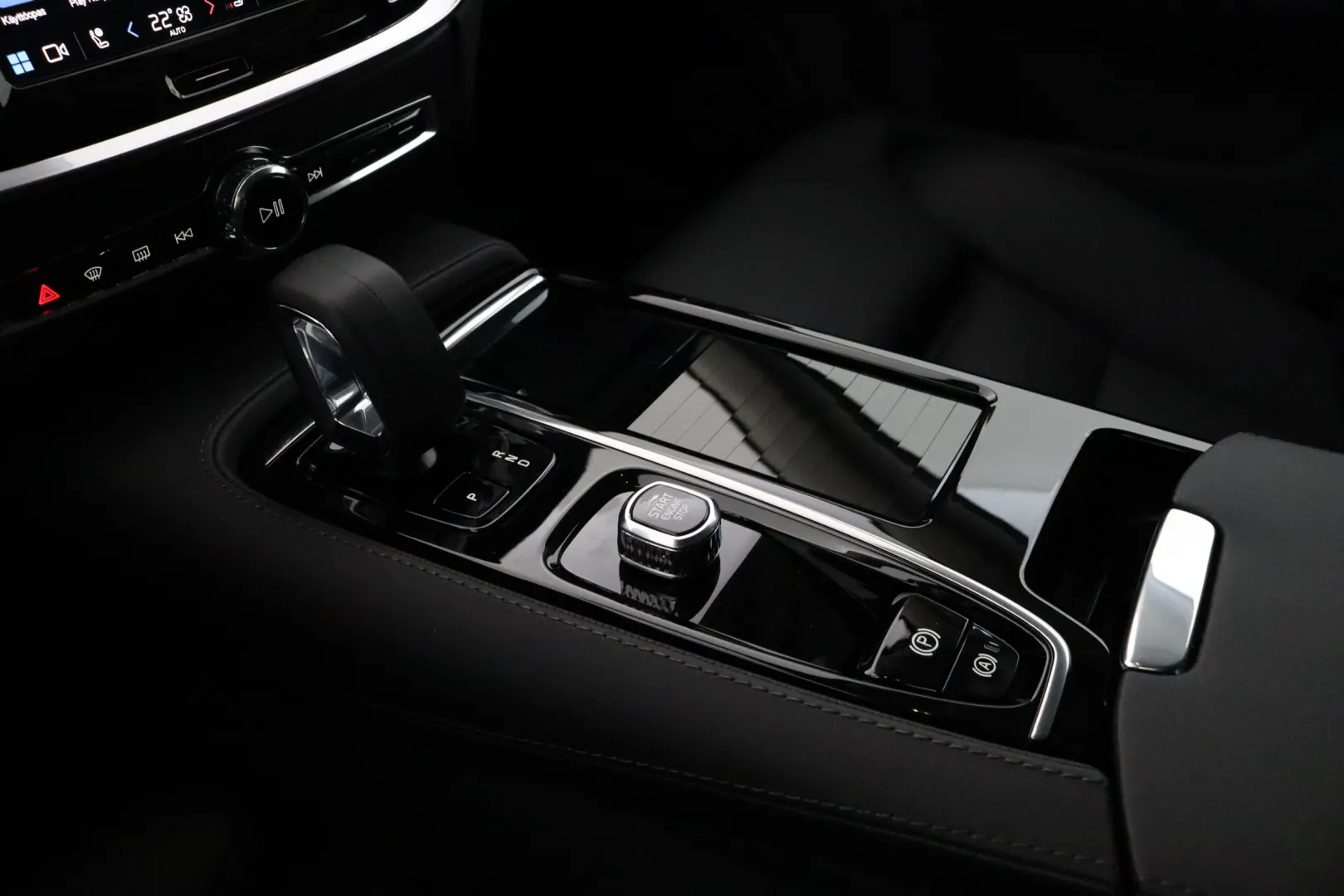 VOLVO V60 GRE-511 carousel image