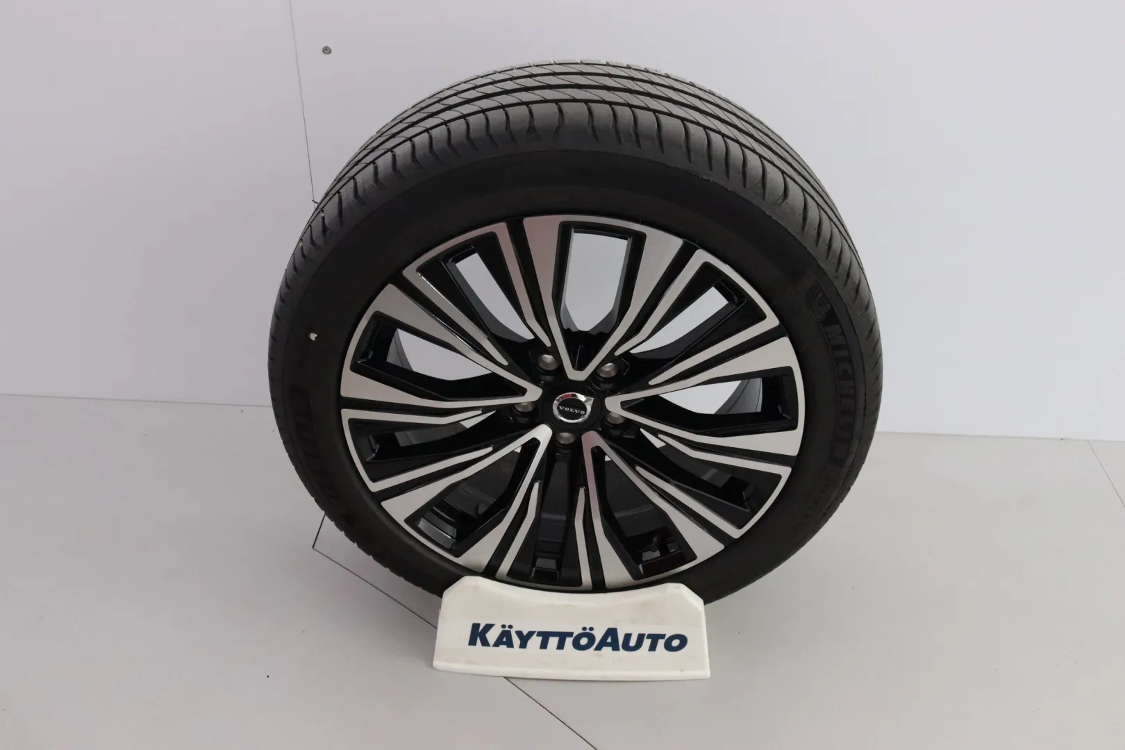 VOLVO V60 GRE-511 carousel image