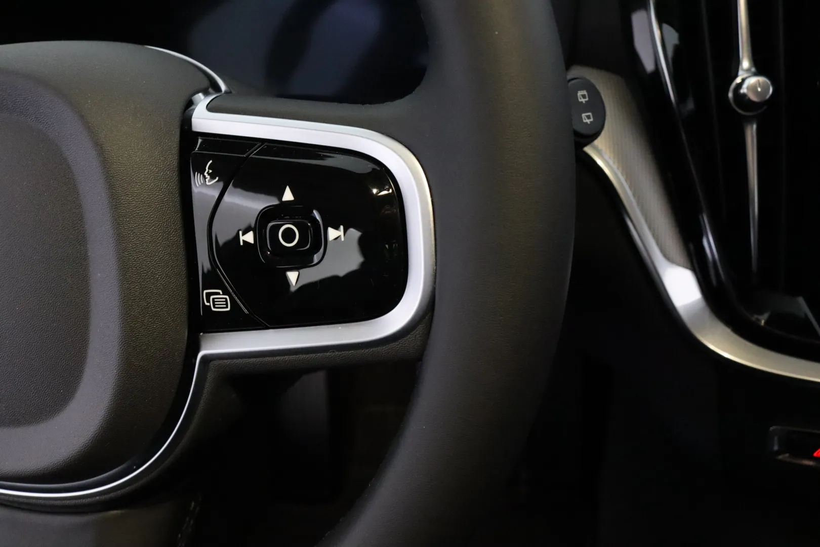 VOLVO V60 GRE-511 carousel image